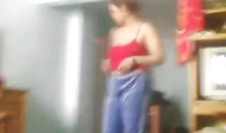 華やかなBusty金髪Babe 巨乳 女子 高生 パイズリ Toying彼女のピンクの商品につ