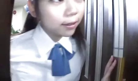 Esser Striptease-フォン-ニーニャ おっぱい 動画 パイズリ