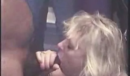 Bustyアマチュア金髪 パイズリ 対決 動画